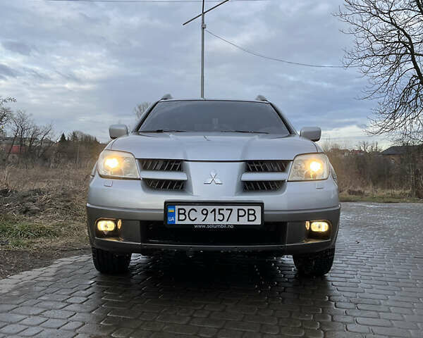 Сірий Міцубісі Аутлендер, об'ємом двигуна 2 л та пробігом 263 тис. км за 6399 $, фото 2 на Automoto.ua