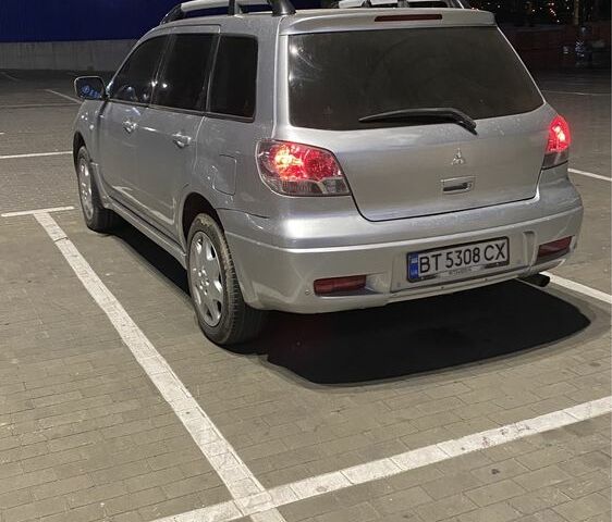 Серый Мицубиси Аутлендер, объемом двигателя 2.4 л и пробегом 285 тыс. км за 4600 $, фото 2 на Automoto.ua