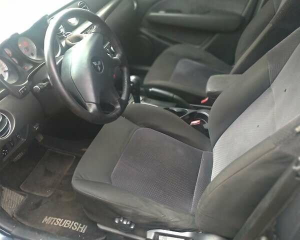 Сірий Міцубісі Аутлендер, об'ємом двигуна 2.35 л та пробігом 286 тис. км за 7400 $, фото 1 на Automoto.ua