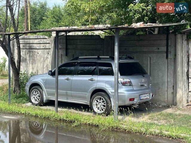 Сірий Міцубісі Аутлендер, об'ємом двигуна 2 л та пробігом 227 тис. км за 8500 $, фото 1 на Automoto.ua