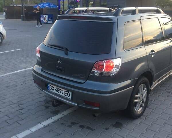 Сірий Міцубісі Аутлендер, об'ємом двигуна 2 л та пробігом 316 тис. км за 5900 $, фото 2 на Automoto.ua