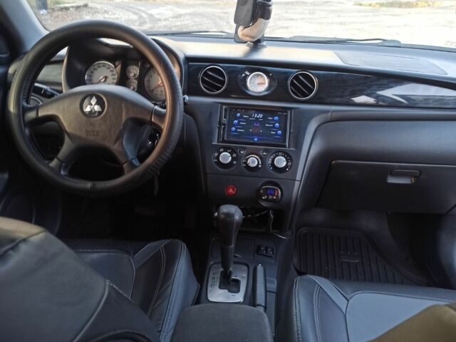 Серый Мицубиси Аутлендер, объемом двигателя 2.4 л и пробегом 317 тыс. км за 5200 $, фото 7 на Automoto.ua