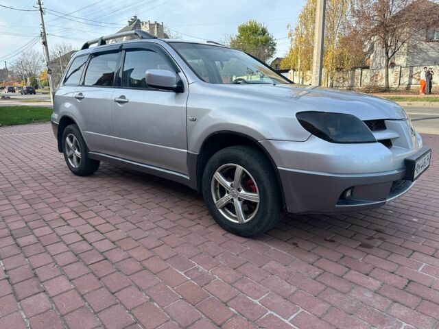 Серый Мицубиси Аутлендер, объемом двигателя 2.4 л и пробегом 221 тыс. км за 5550 $, фото 3 на Automoto.ua