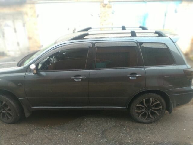 Серый Мицубиси Аутлендер, объемом двигателя 2.4 л и пробегом 286 тыс. км за 7400 $, фото 3 на Automoto.ua