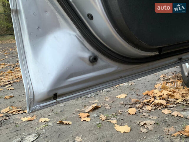 Серый Мицубиси Аутлендер, объемом двигателя 2 л и пробегом 239 тыс. км за 5800 $, фото 16 на Automoto.ua