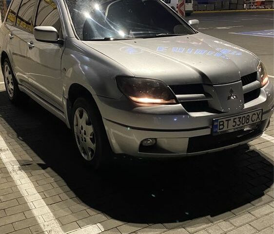 Серый Мицубиси Аутлендер, объемом двигателя 2.4 л и пробегом 285 тыс. км за 4600 $, фото 1 на Automoto.ua