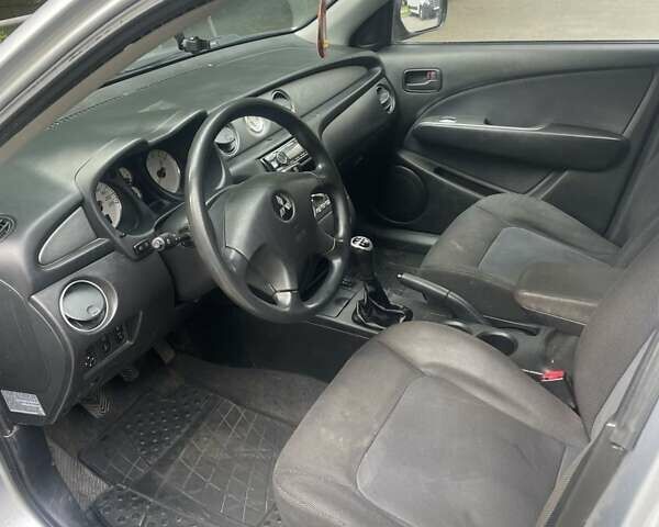 Серый Мицубиси Аутлендер, объемом двигателя 0 л и пробегом 275 тыс. км за 3000 $, фото 3 на Automoto.ua