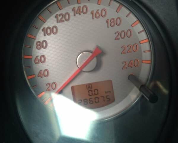 Сірий Міцубісі Аутлендер, об'ємом двигуна 2.35 л та пробігом 286 тис. км за 7400 $, фото 7 на Automoto.ua