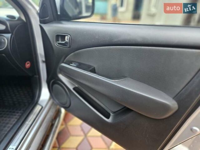 Сірий Міцубісі Аутлендер, об'ємом двигуна 2.4 л та пробігом 161 тис. км за 7500 $, фото 1 на Automoto.ua