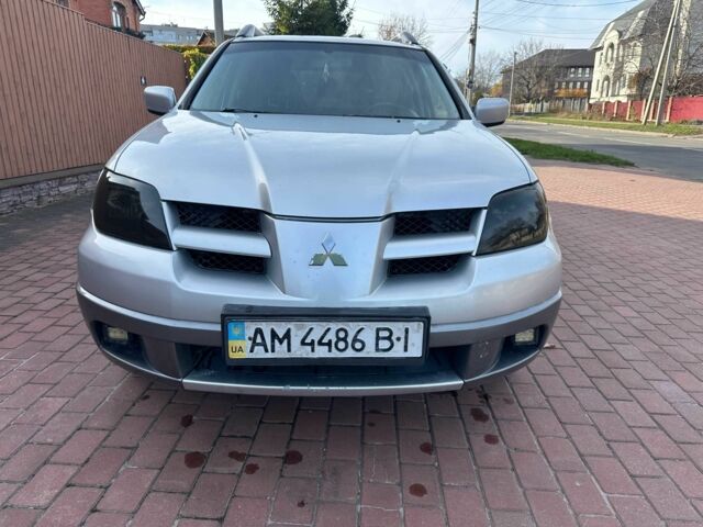 Серый Мицубиси Аутлендер, объемом двигателя 2.4 л и пробегом 221 тыс. км за 5550 $, фото 2 на Automoto.ua