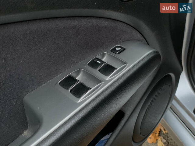 Серый Мицубиси Аутлендер, объемом двигателя 2 л и пробегом 239 тыс. км за 5800 $, фото 14 на Automoto.ua