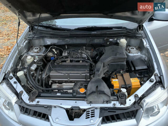 Серый Мицубиси Аутлендер, объемом двигателя 2 л и пробегом 239 тыс. км за 5800 $, фото 17 на Automoto.ua