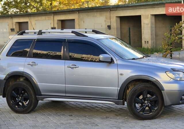 Сірий Міцубісі Аутлендер, об'ємом двигуна 2.4 л та пробігом 259 тис. км за 5999 $, фото 5 на Automoto.ua