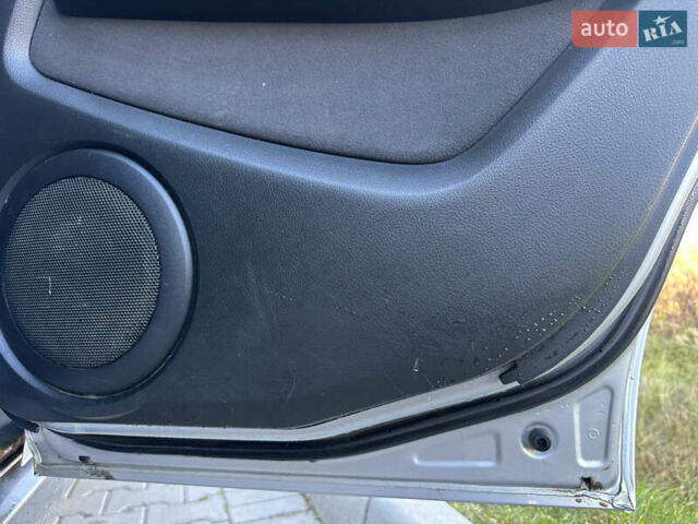 Серый Мицубиси Аутлендер, объемом двигателя 2 л и пробегом 220 тыс. км за 4550 $, фото 14 на Automoto.ua