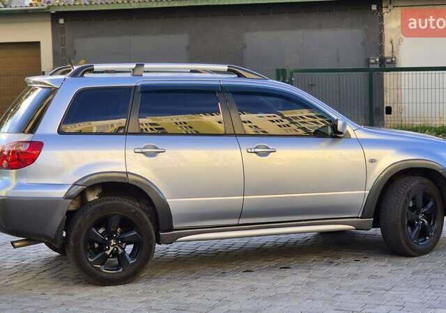 Сірий Міцубісі Аутлендер, об'ємом двигуна 2.4 л та пробігом 259 тис. км за 5999 $, фото 2 на Automoto.ua