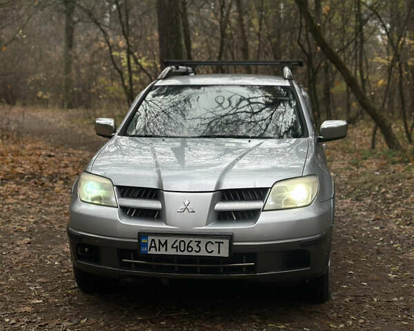 Сірий Міцубісі Аутлендер, об'ємом двигуна 2.38 л та пробігом 303 тис. км за 5200 $, фото 7 на Automoto.ua
