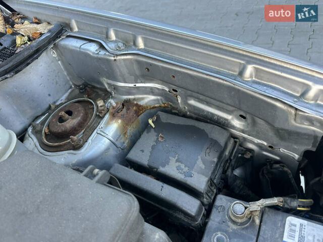 Серый Мицубиси Аутлендер, объемом двигателя 2 л и пробегом 220 тыс. км за 4550 $, фото 29 на Automoto.ua