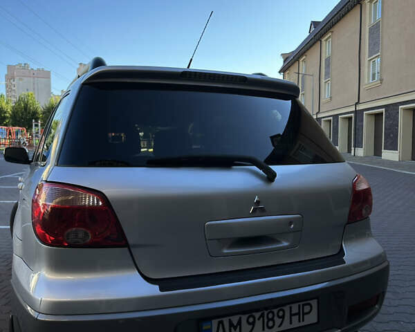Серый Мицубиси Аутлендер, объемом двигателя 2 л и пробегом 316 тыс. км за 6500 $, фото 4 на Automoto.ua