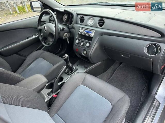 Серый Мицубиси Аутлендер, объемом двигателя 2 л и пробегом 236 тыс. км за 6600 $, фото 8 на Automoto.ua