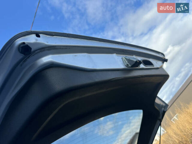 Серый Мицубиси Аутлендер, объемом двигателя 2 л и пробегом 220 тыс. км за 4550 $, фото 12 на Automoto.ua