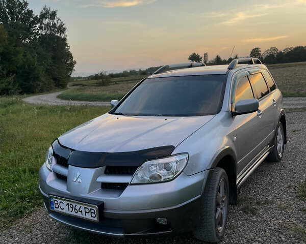 Сірий Міцубісі Аутлендер, об'ємом двигуна 2 л та пробігом 371 тис. км за 6850 $, фото 7 на Automoto.ua