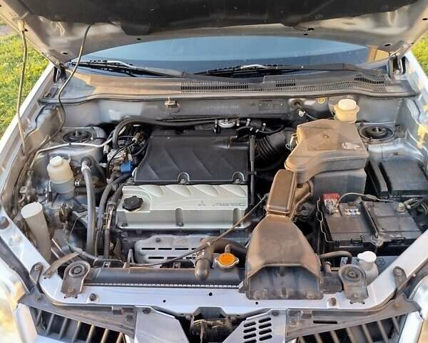 Серый Мицубиси Аутлендер, объемом двигателя 2.38 л и пробегом 295 тыс. км за 5500 $, фото 5 на Automoto.ua