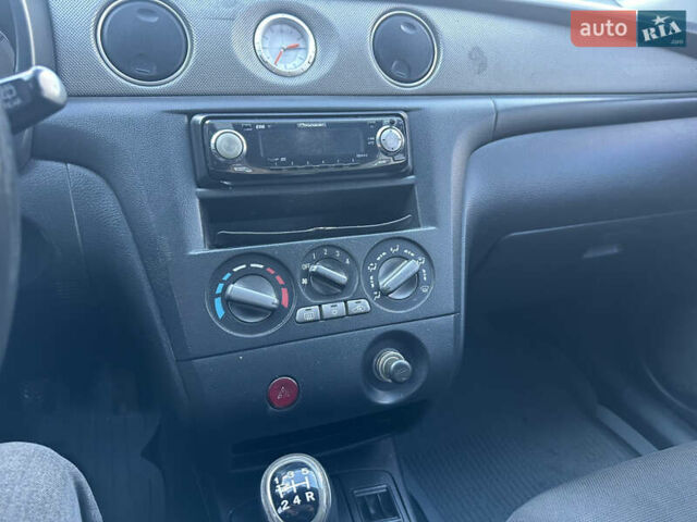 Серый Мицубиси Аутлендер, объемом двигателя 2 л и пробегом 220 тыс. км за 4550 $, фото 23 на Automoto.ua