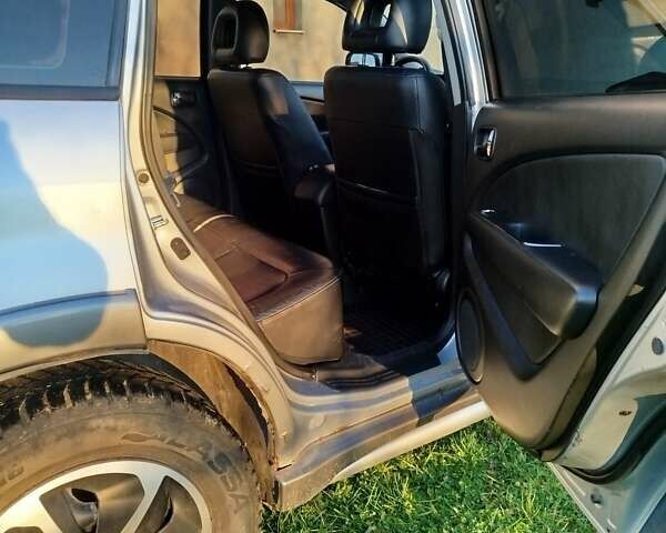 Серый Мицубиси Аутлендер, объемом двигателя 2.38 л и пробегом 295 тыс. км за 5500 $, фото 4 на Automoto.ua