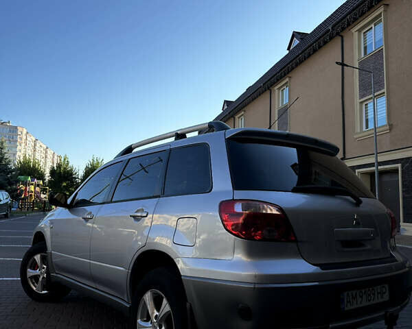 Серый Мицубиси Аутлендер, объемом двигателя 2 л и пробегом 316 тыс. км за 6500 $, фото 3 на Automoto.ua