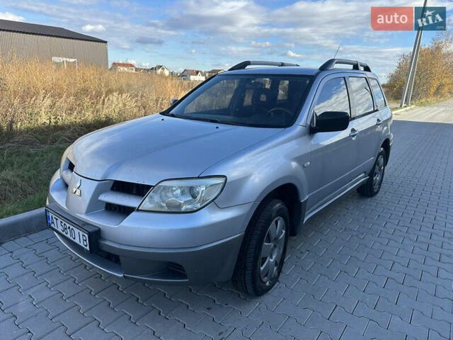 Серый Мицубиси Аутлендер, объемом двигателя 2 л и пробегом 220 тыс. км за 4550 $, фото 2 на Automoto.ua