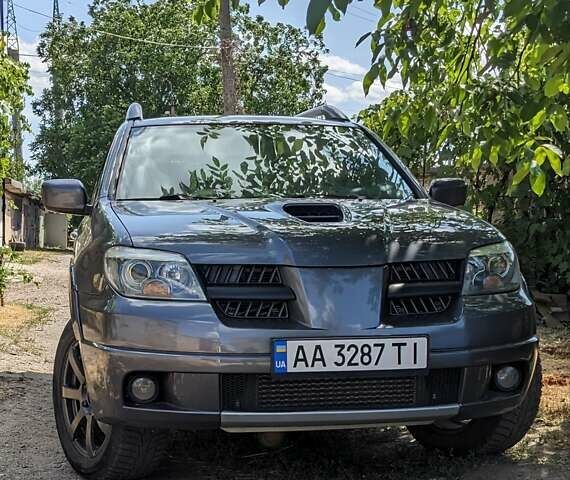 Сірий Міцубісі Аутлендер, об'ємом двигуна 2 л та пробігом 261 тис. км за 7200 $, фото 7 на Automoto.ua
