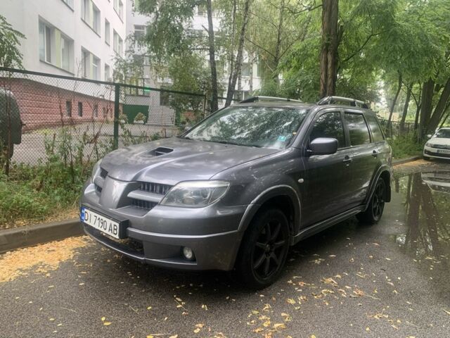Серый Мицубиси Аутлендер, объемом двигателя 2 л и пробегом 363 тыс. км за 5000 $, фото 1 на Automoto.ua