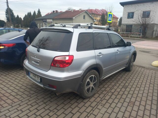 Серый Мицубиси Аутлендер, объемом двигателя 2.4 л и пробегом 246 тыс. км за 5500 $, фото 4 на Automoto.ua