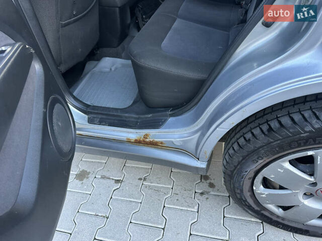 Серый Мицубиси Аутлендер, объемом двигателя 2 л и пробегом 220 тыс. км за 4550 $, фото 16 на Automoto.ua