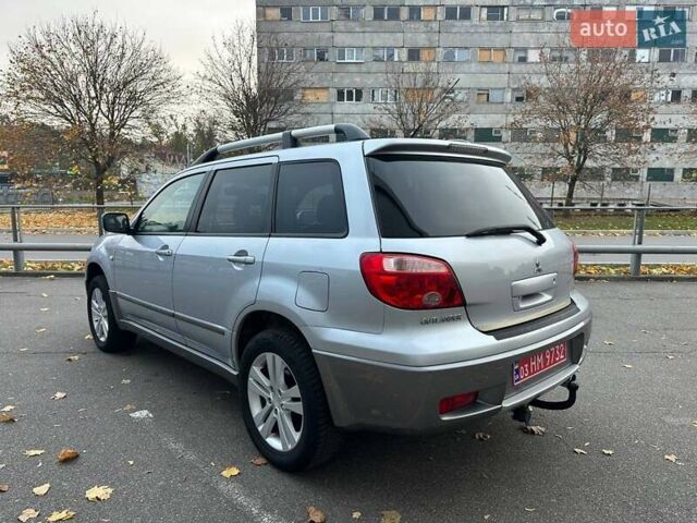 Міцубісі Аутлендер 2005 у Броварах на Automoto.ua Сірий Міцубісі Аутлендер, об'ємом двигуна 2 л та пробігом 236 тис. км за 6800 $, фото 1 на Automoto.ua