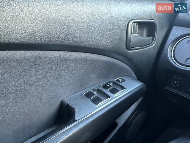 Серый Мицубиси Аутлендер, объемом двигателя 2 л и пробегом 220 тыс. км за 4550 $, фото 22 на Automoto.ua