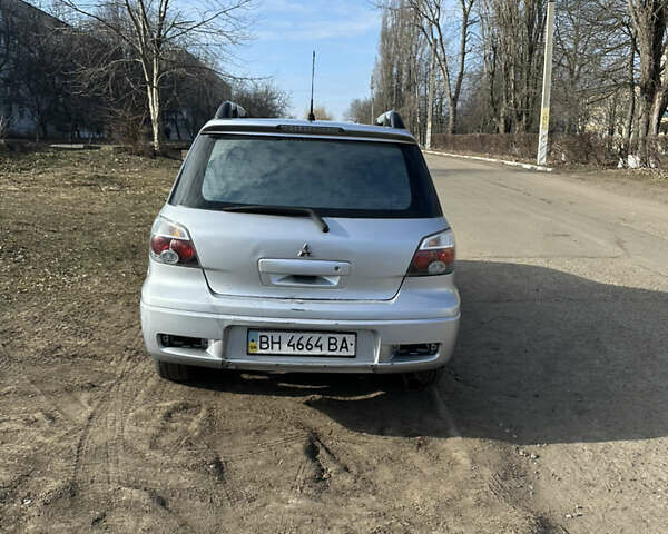 Серый Мицубиси Аутлендер, объемом двигателя 2 л и пробегом 100 тыс. км за 5200 $, фото 3 на Automoto.ua