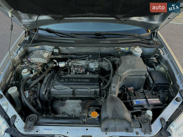 Серый Мицубиси Аутлендер, объемом двигателя 2 л и пробегом 316 тыс. км за 6500 $, фото 7 на Automoto.ua