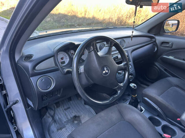 Серый Мицубиси Аутлендер, объемом двигателя 2 л и пробегом 220 тыс. км за 4550 $, фото 25 на Automoto.ua