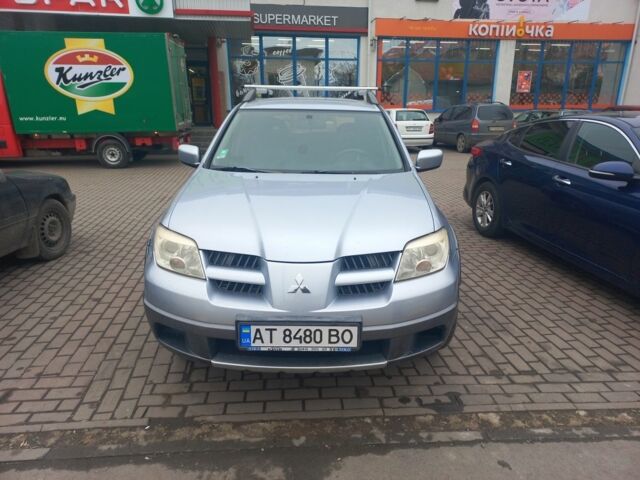 Серый Мицубиси Аутлендер, объемом двигателя 2.4 л и пробегом 246 тыс. км за 5500 $, фото 2 на Automoto.ua