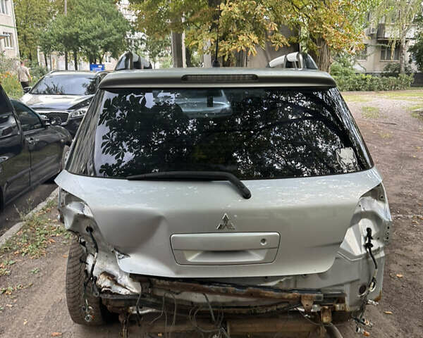 Серый Мицубиси Аутлендер, объемом двигателя 2.38 л и пробегом 309 тыс. км за 3500 $, фото 2 на Automoto.ua