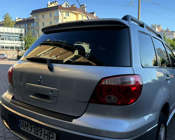 Серый Мицубиси Аутлендер, объемом двигателя 2 л и пробегом 316 тыс. км за 6500 $, фото 6 на Automoto.ua