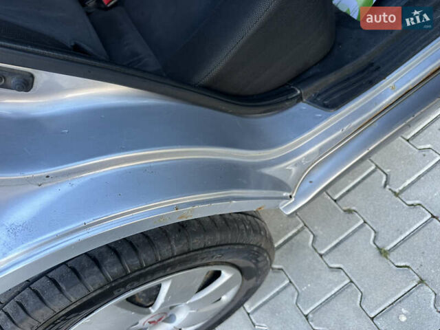 Серый Мицубиси Аутлендер, объемом двигателя 2 л и пробегом 220 тыс. км за 4550 $, фото 13 на Automoto.ua