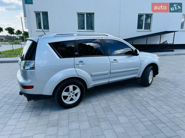 Серый Мицубиси Аутлендер, объемом двигателя 2 л и пробегом 179 тыс. км за 9500 $, фото 5 на Automoto.ua