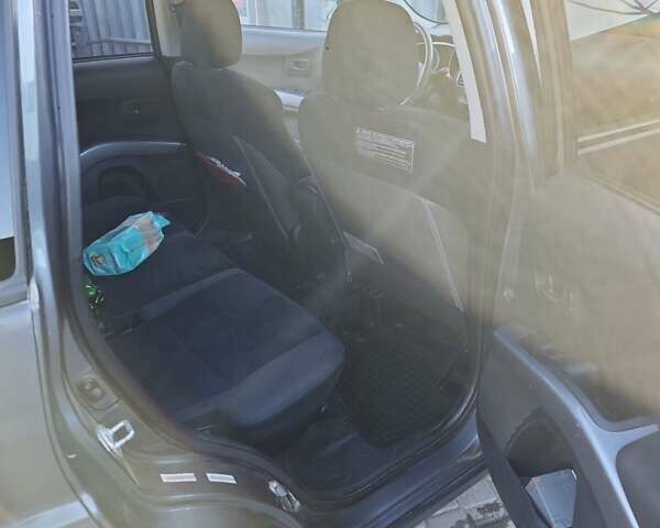 Серый Мицубиси Аутлендер, объемом двигателя 3 л и пробегом 320 тыс. км за 7700 $, фото 6 на Automoto.ua