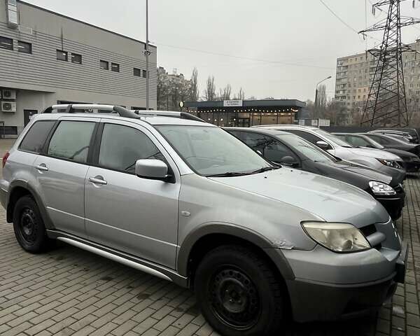 Серый Мицубиси Аутлендер, объемом двигателя 2.4 л и пробегом 179 тыс. км за 7000 $, фото 5 на Automoto.ua