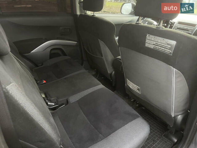 Серый Мицубиси Аутлендер, объемом двигателя 3 л и пробегом 157 тыс. км за 8500 $, фото 31 на Automoto.ua