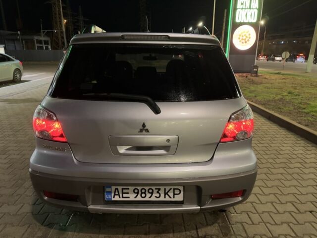 Сірий Міцубісі Аутлендер, об'ємом двигуна 2 л та пробігом 200 тис. км за 5400 $, фото 6 на Automoto.ua