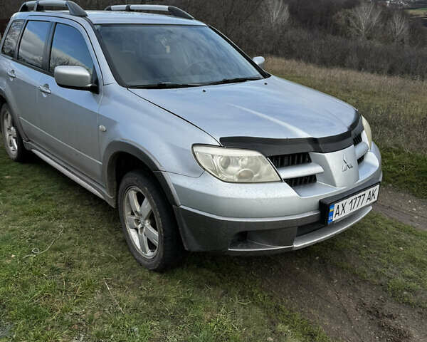 Серый Мицубиси Аутлендер, объемом двигателя 2 л и пробегом 288 тыс. км за 4300 $, фото 4 на Automoto.ua