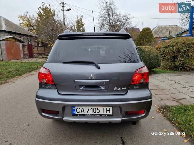Серый Мицубиси Аутлендер, объемом двигателя 2 л и пробегом 240 тыс. км за 6300 $, фото 3 на Automoto.ua